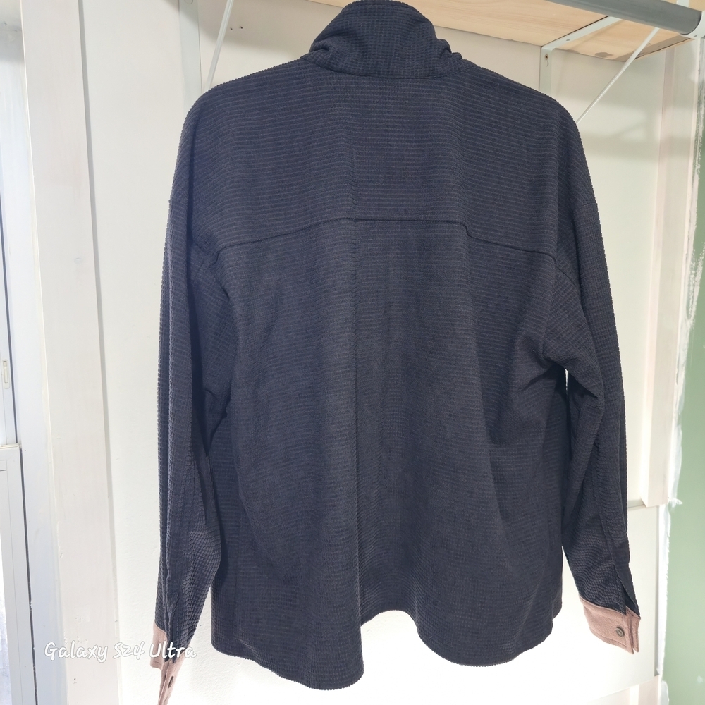 Black Button Down Shirt With Faux Suede Pink Trim. Like Brand New - Picture 4 of 7